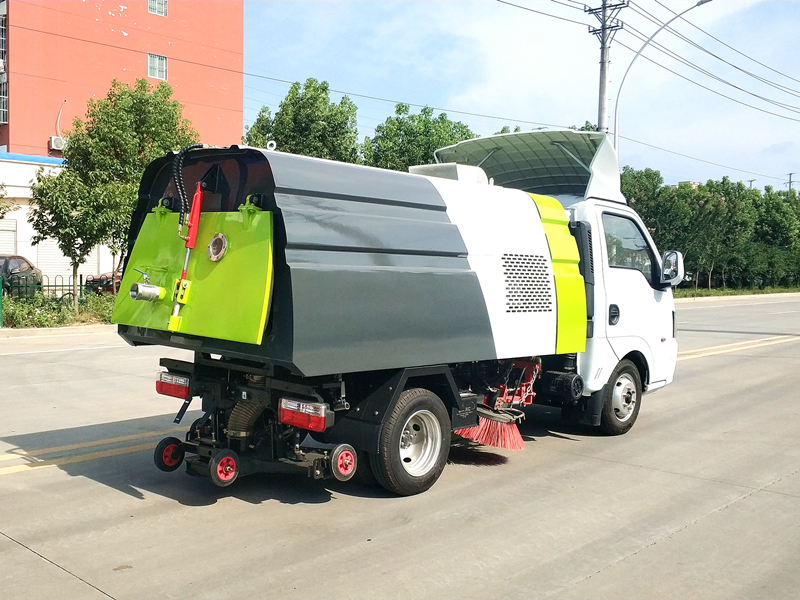 东风途逸柴油版扫路车