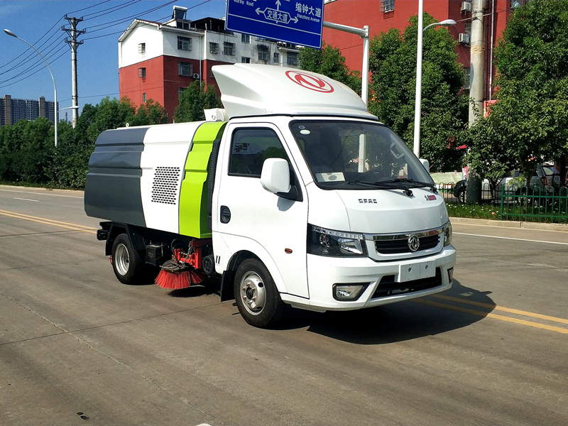 东风途逸柴油版扫路车