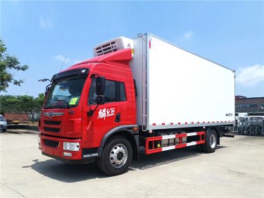 解放麟VH6.8米冷藏车