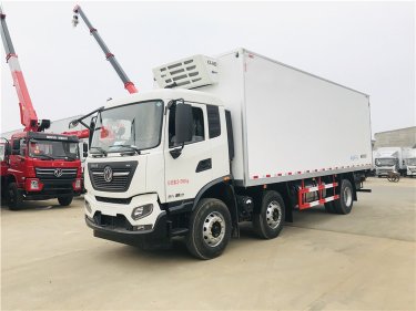 东风天锦小三轴7.7米冷藏车